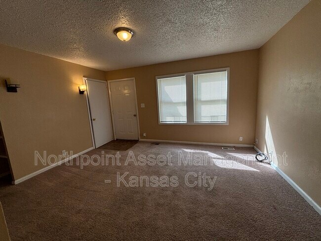 Foto del edificio - 6510 E 155th St