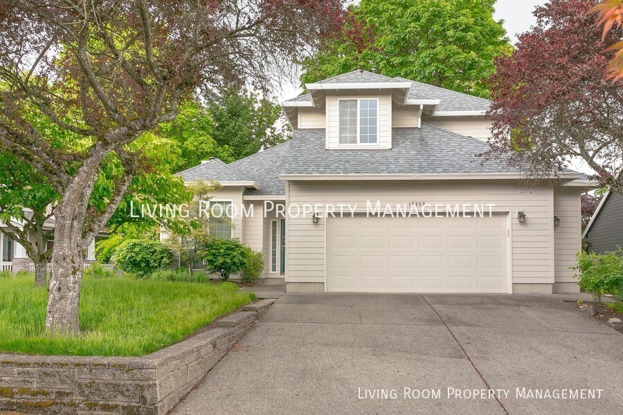 Four Bedroom in Bonny Slope with Private B...