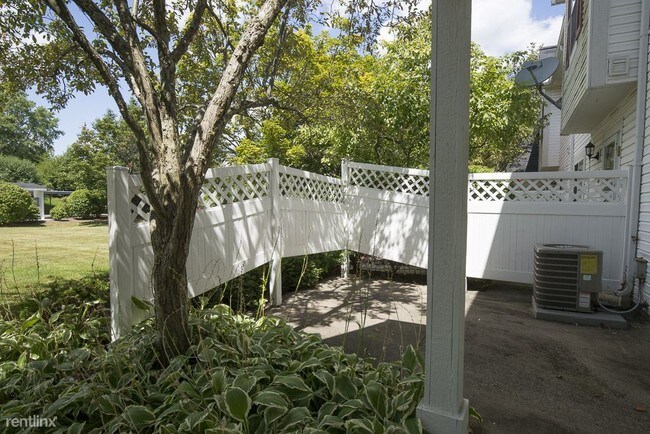 Building Photo - 2 br, 2.5 bath Condo - 22314 Cape Cod Way
