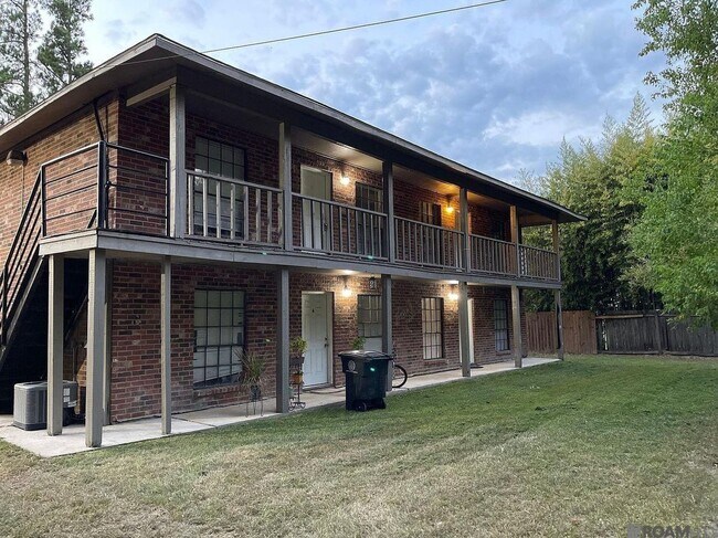 Building Photo - 3204 N Stevendale Rd