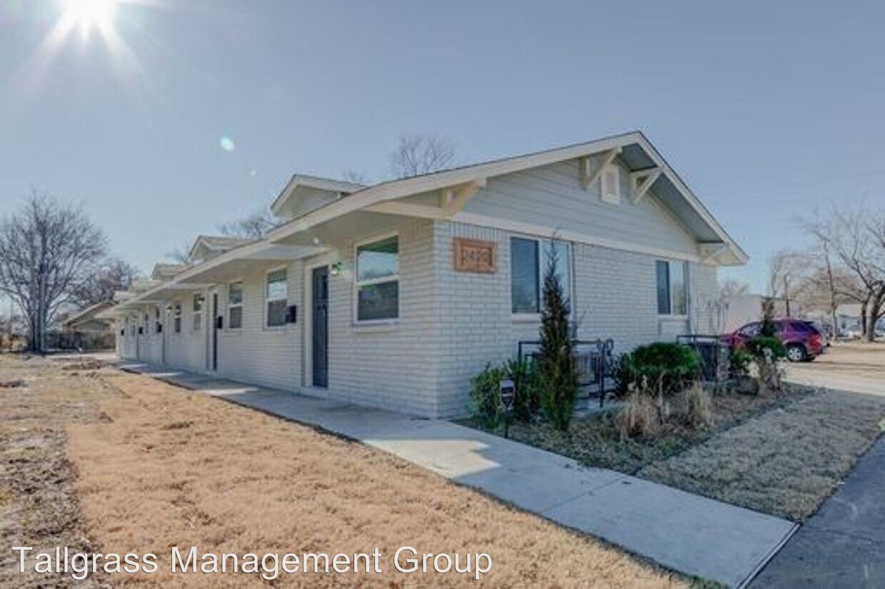 Foto principal - 2420 E 8th St