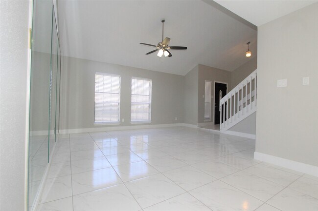 Foto del edificio - 4611 Silver Fox Dr