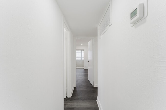 Foto del edificio - 233 Brittany F