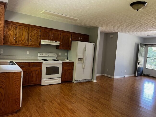 Foto del edificio - Maryville 37803 - 3 bedroom, 2 bath home - Contact Troy Adams (865) 233-6949