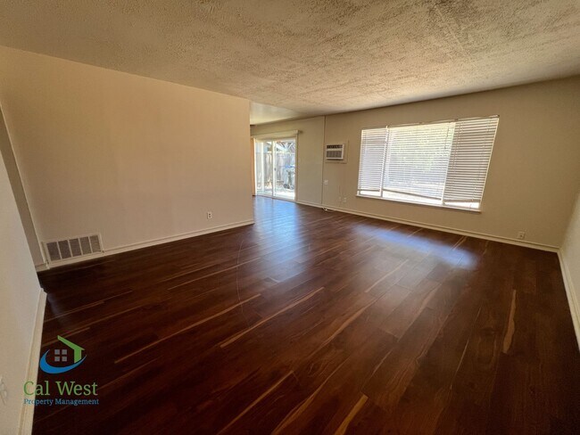 Building Photo - 5510 Yale Dr