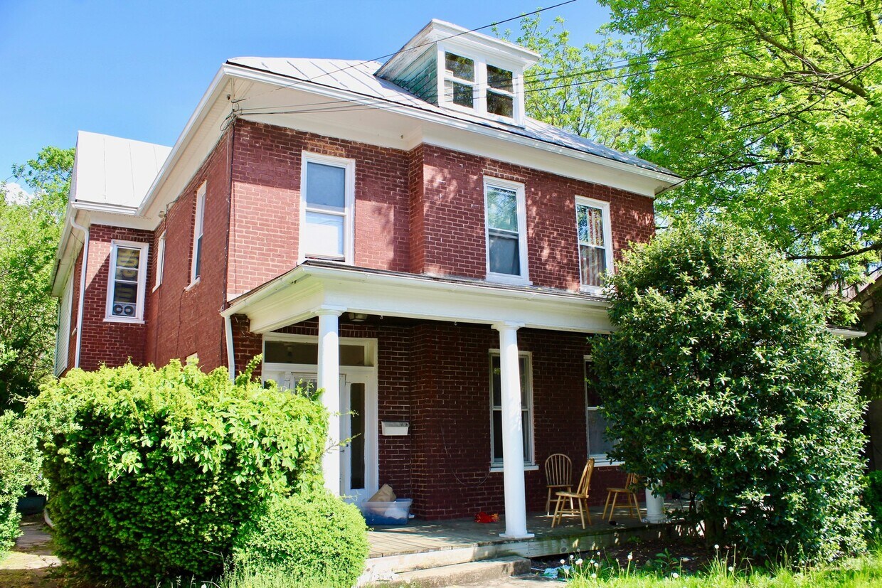 Foto principal - 316 N High St