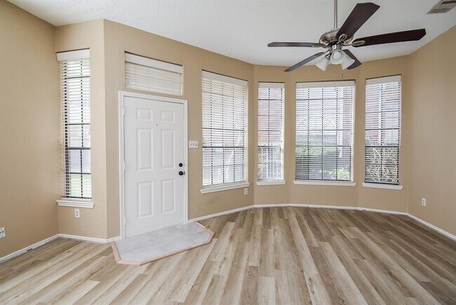 Foto del edificio - 8888 Benning Dr