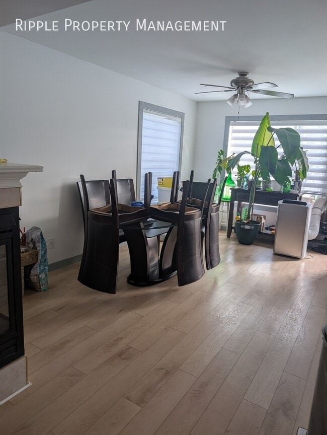 Building Photo - Amazing 3 Beds, 2.5 Baths Single- Family |...