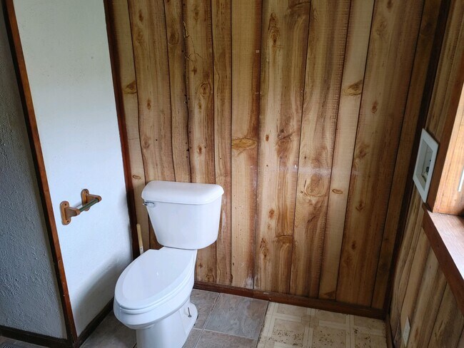 bathroom - 1201 Smith St