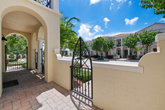 Foto del edificio - 870 NW 83rd Ln
