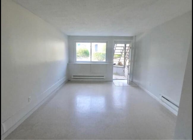 Building Photo - 42 Warner St