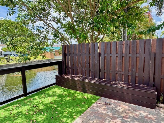 Foto del edificio - 3665-3667-3667 NW 17th Way