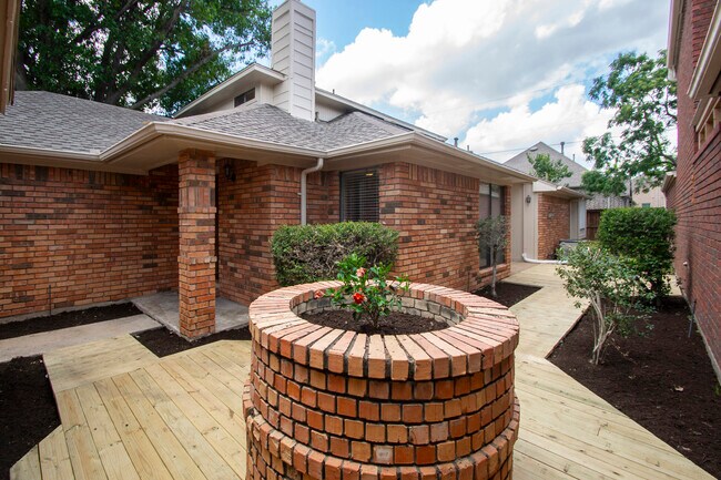 Foto del edificio - 3905 Denham Way