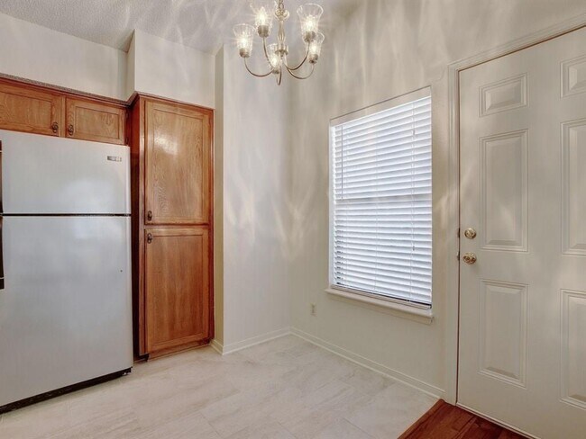 Foto del edificio - 4703 Rosedale Ave