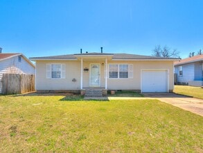 Building Photo - 1207 E Carol Dr
