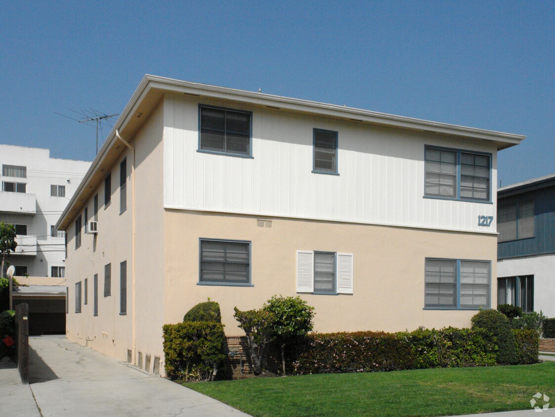Building Photo - 1217 S Holt Ave