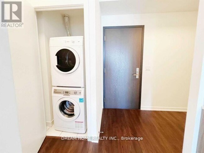 Photo du bâtiment - 50 Forest Manor Rd