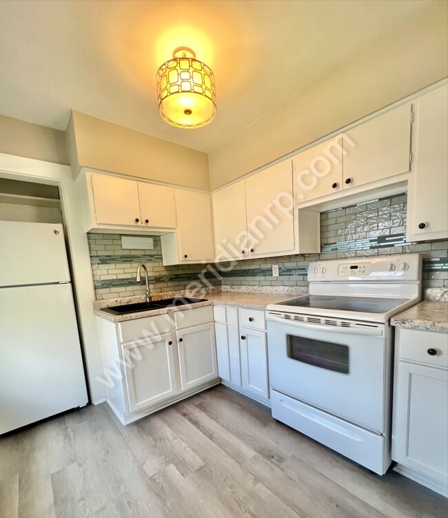 Foto del edificio - 1155 Kinsmoor Ave
