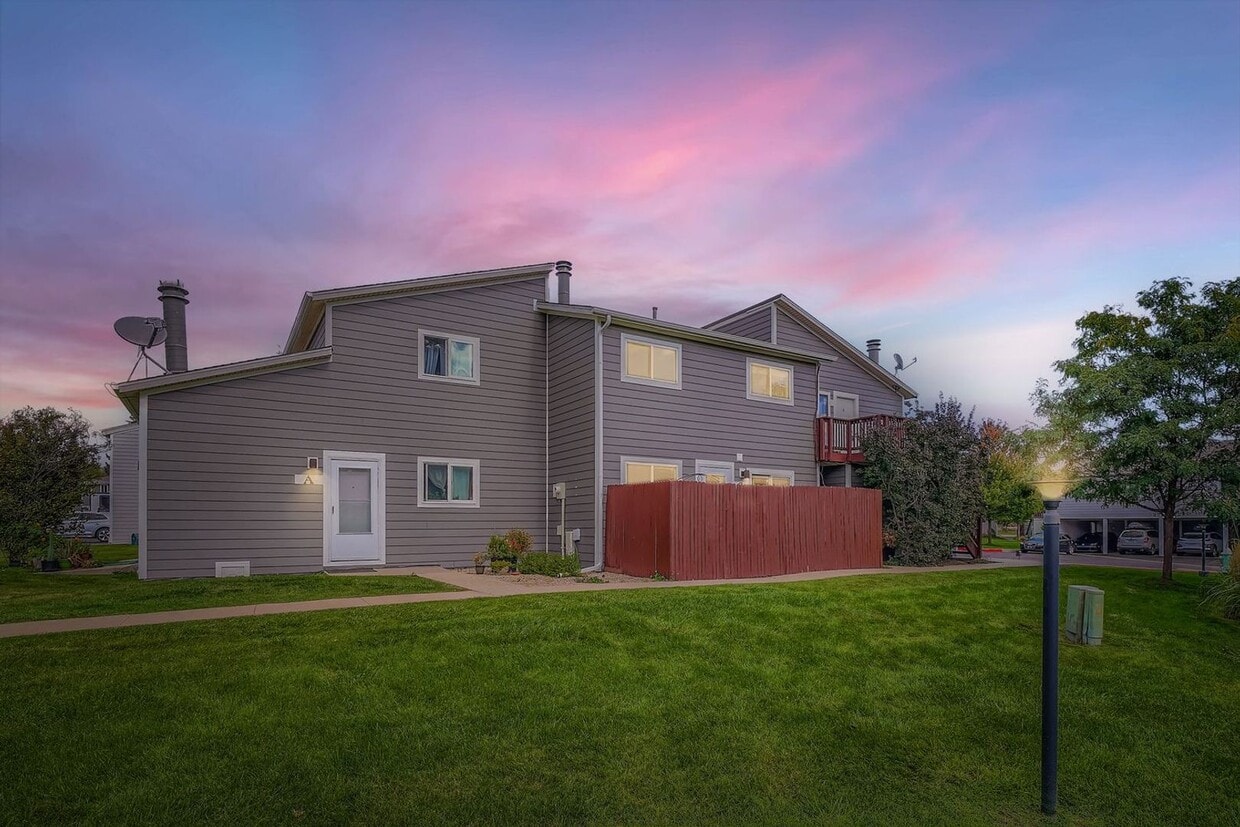 Primary Photo - Fabulous 2 BED/1.5 BATH Condo in Boulder! ...