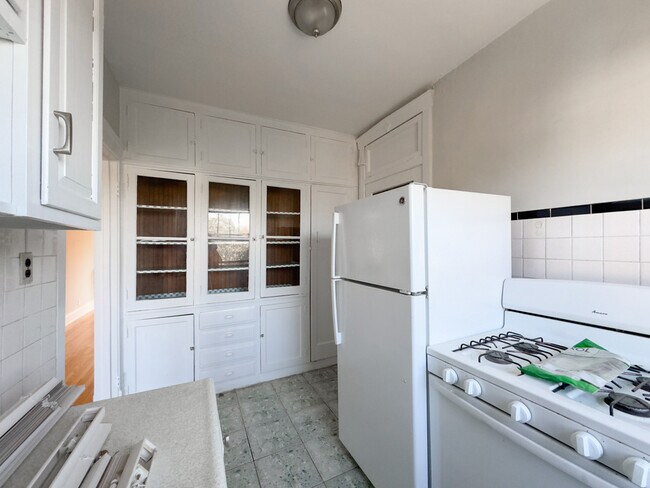 Foto del edificio - 5166 W Montrose Ave