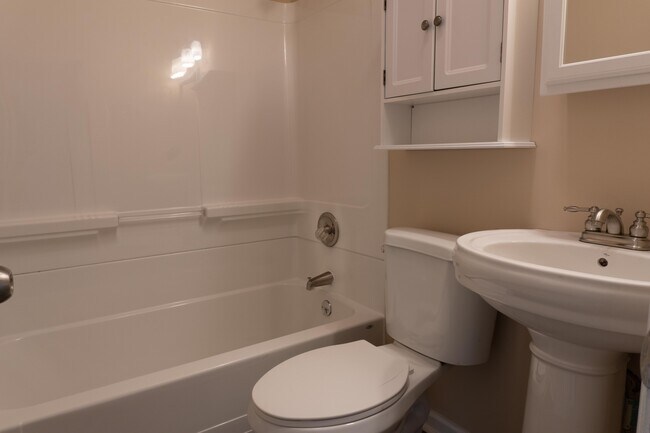 Updated Bathroom - 2008 Lanier Dr