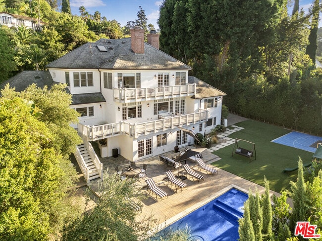 Foto del edificio - 14619 Valley Vista Blvd