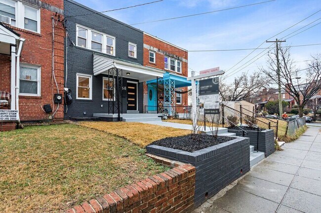 Photo - 68 Farragut Pl NW House