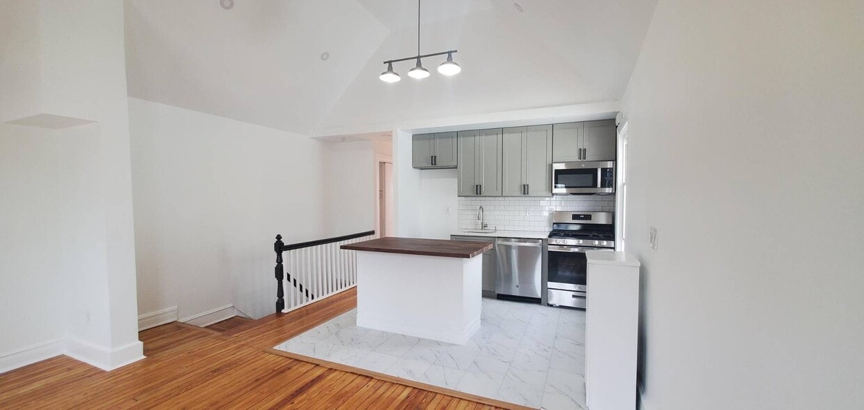 Primary Photo - 527 E 40th St