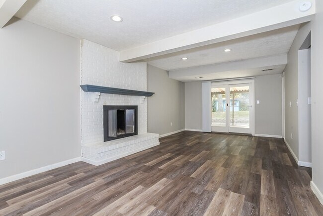 Building Photo - Charming 4 Bedroom in Union