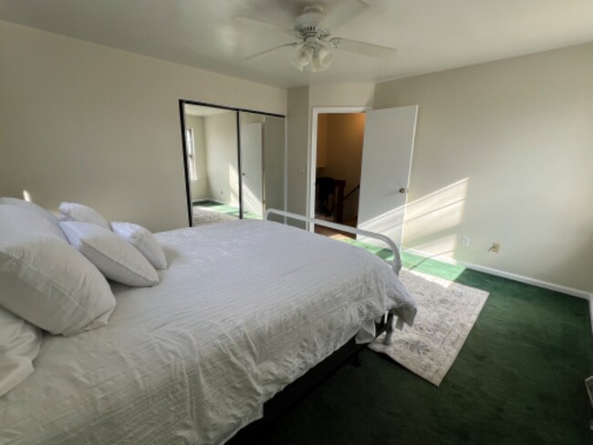 Foto del edificio - 2440 Whitney Ct