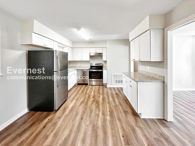 Foto del edificio - 425 Shallowood Ln