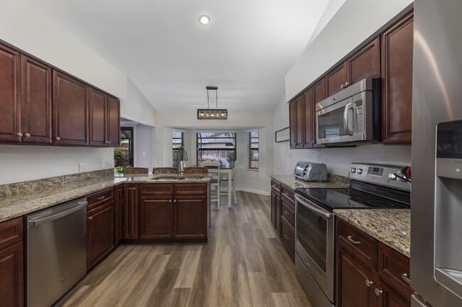 Kitchen - 955 SW Sand Oak Dr