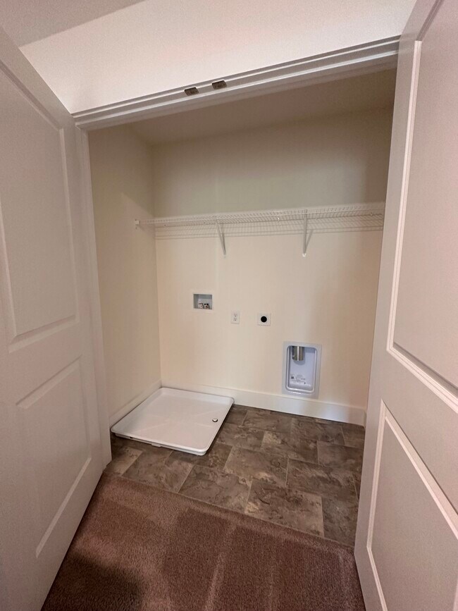 Foto del edificio - 3037 Bogart Ln