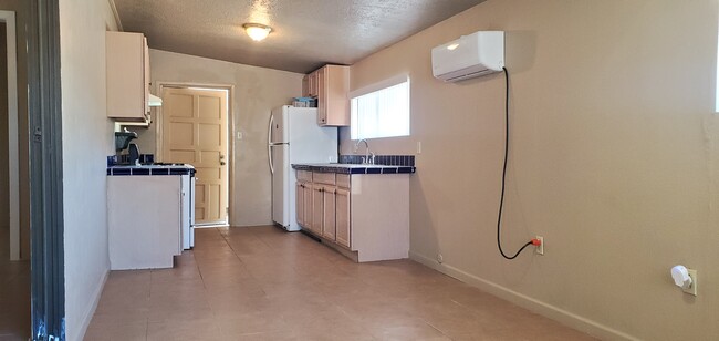 Kitchen - 741 W Palo Verde Ave