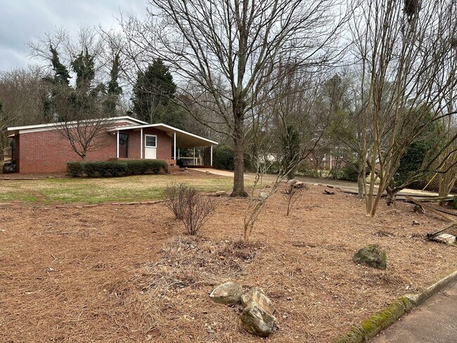 Foto del edificio - Clarkedale Single-Family 3BR Available Feb...