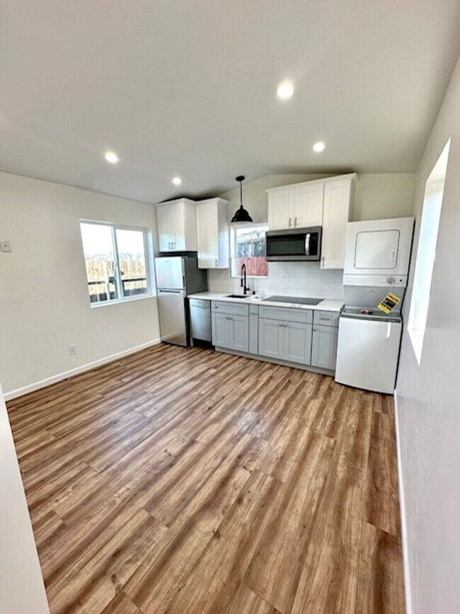 Building Photo - Brand New ADU in Oceanside