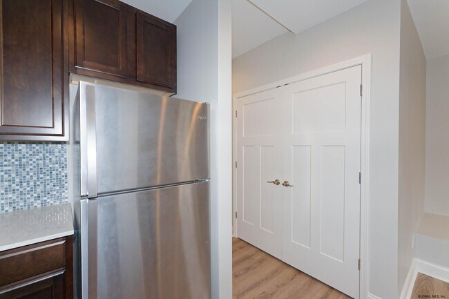 Building Photo - 536 Madison Ave