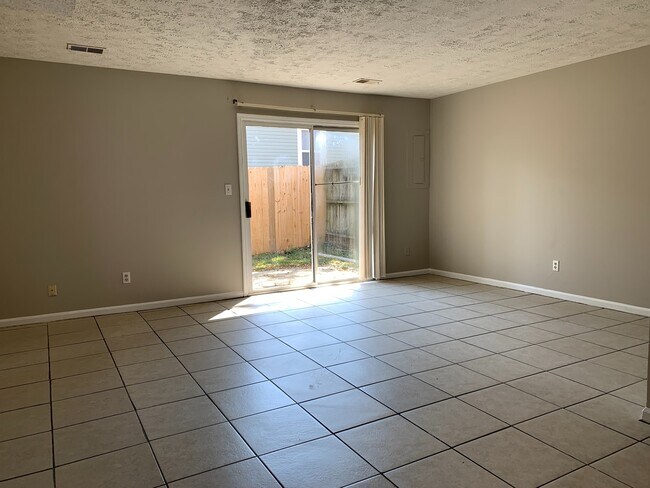Building Photo - Your New Home Awaits!