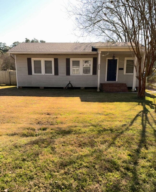 Building Photo - 3BR/2BA Cottage-Style Home, offering timeless character for Lease