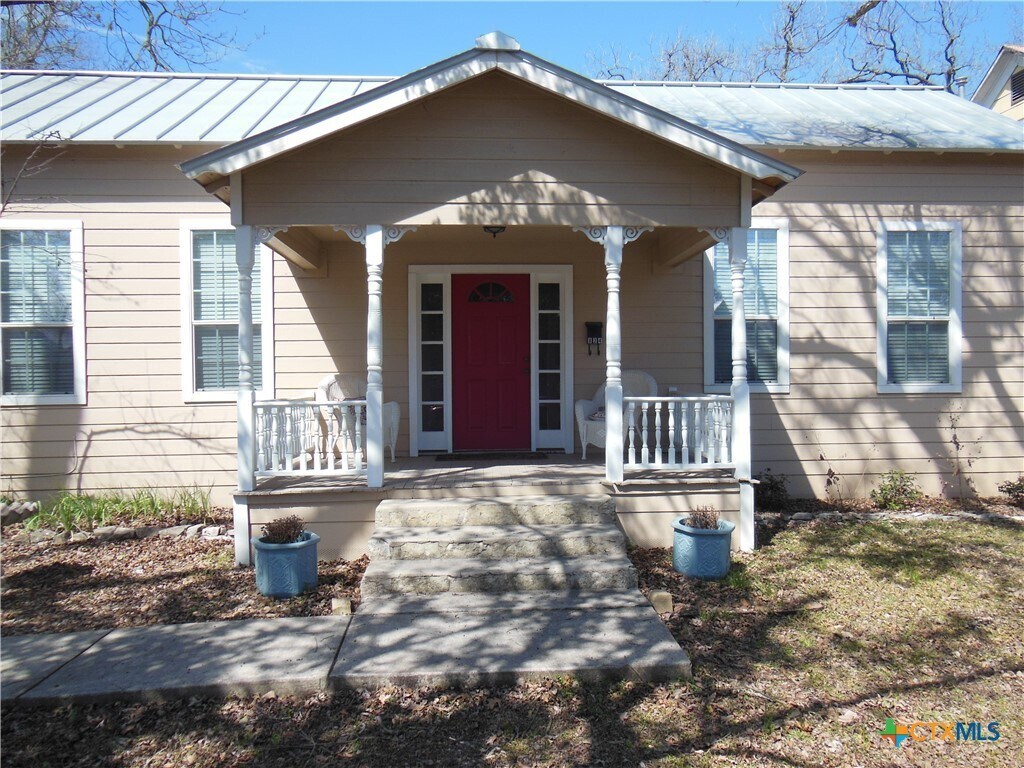Primary Photo - 824 W Mill St