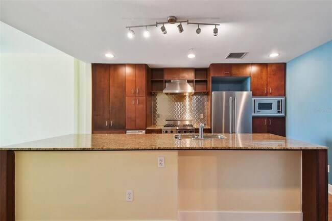 Building Photo - 1208 E Kennedy Blvd