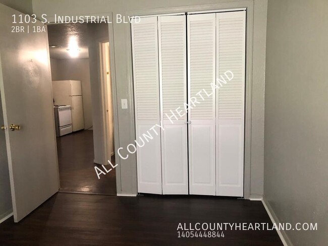 Foto del edificio - 2 bed/1 bath in El Reno!