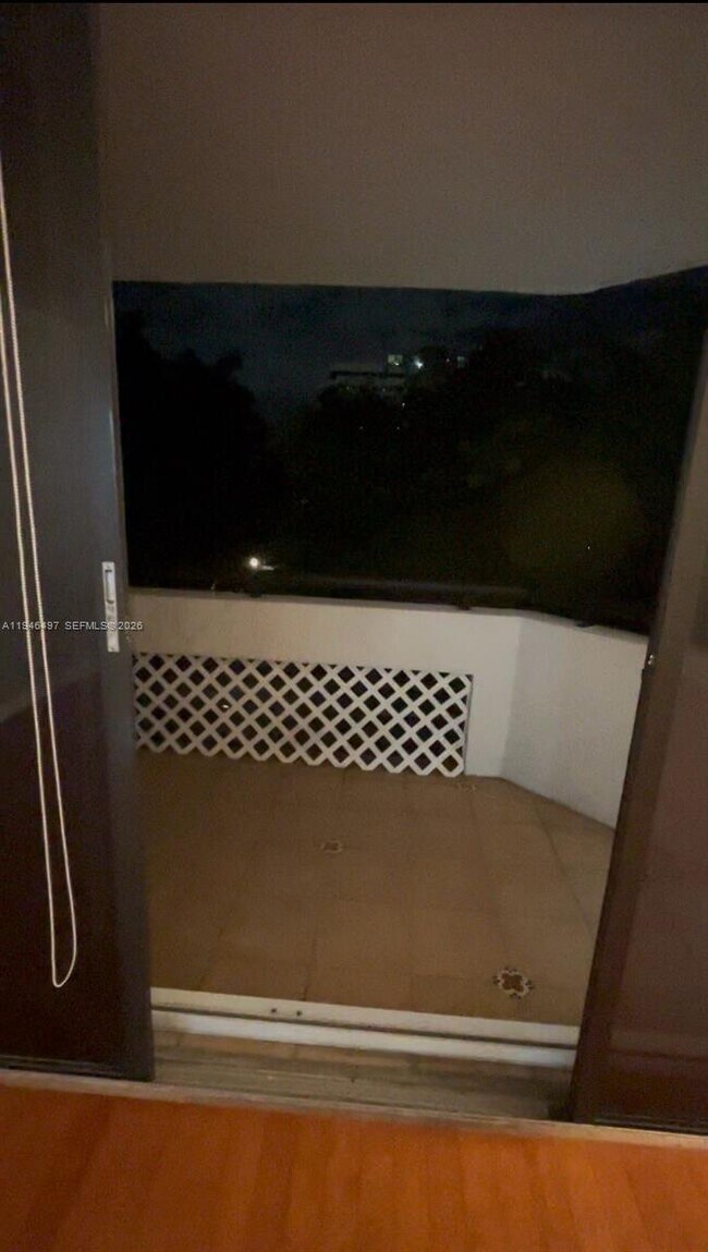 Foto del edificio - 911 E Ponce De Leon Blvd