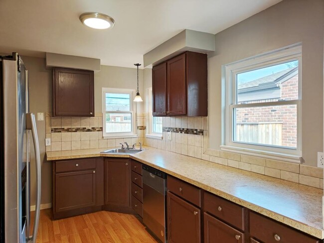 Foto del edificio - 6831 Whitby St