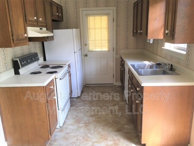 Building Photo - 368 Candlestick Way