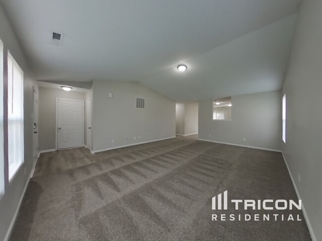 Building Photo - 2103 Bridlewood Dr