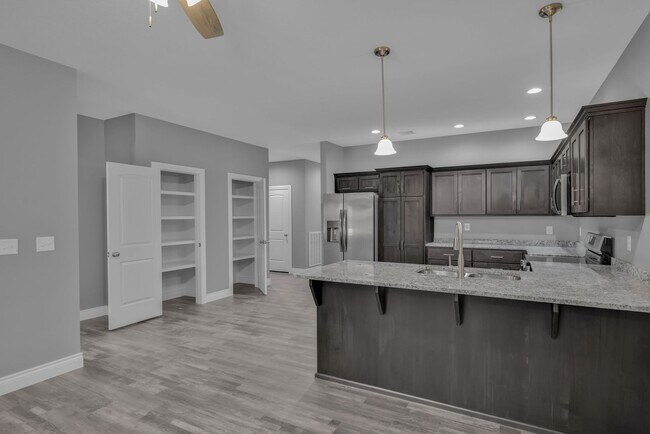 Foto del edificio - Charming 2-Bed, 2-Bath Duplex for Lease – ...