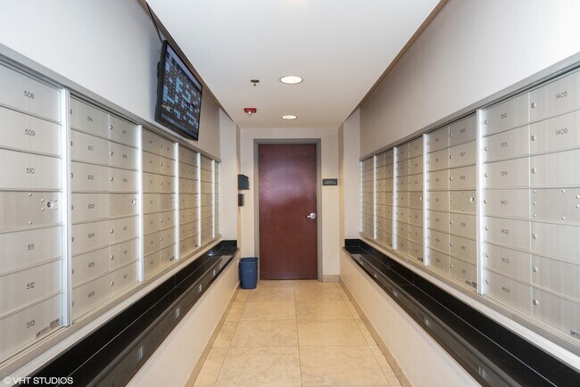 Building Photo - 740 W Fulton St