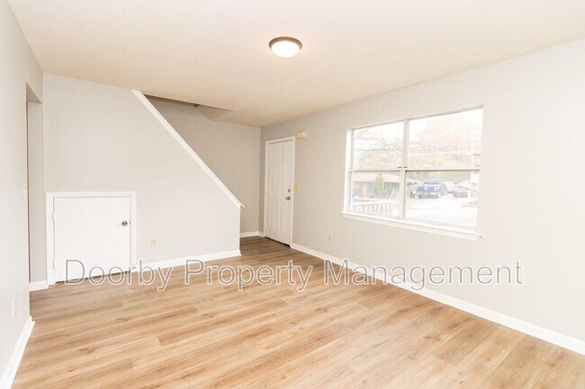 Foto del edificio - 7808 Holiday Hills Cir