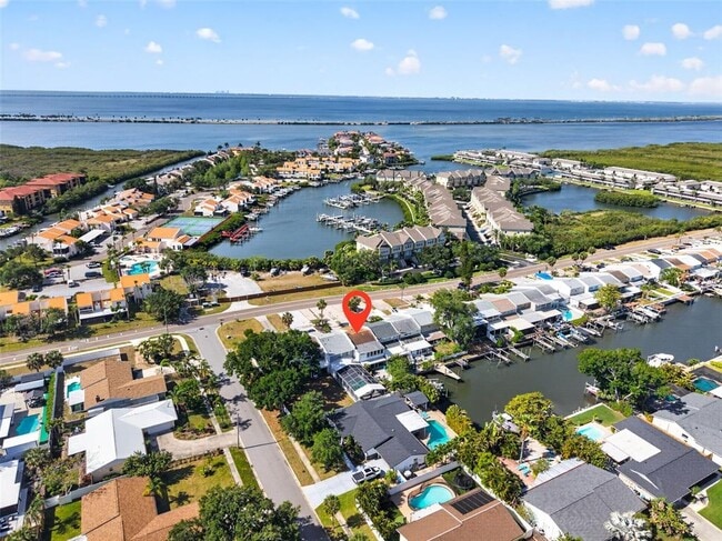 Building Photo - 8705 Bay Pointe Dr